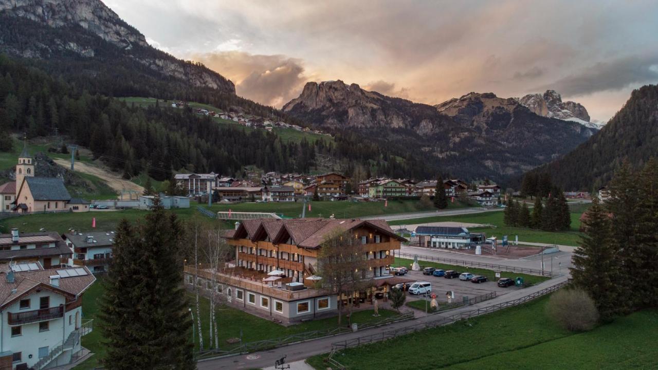 X Alp Hotel Pozza di Fassa Esterno foto